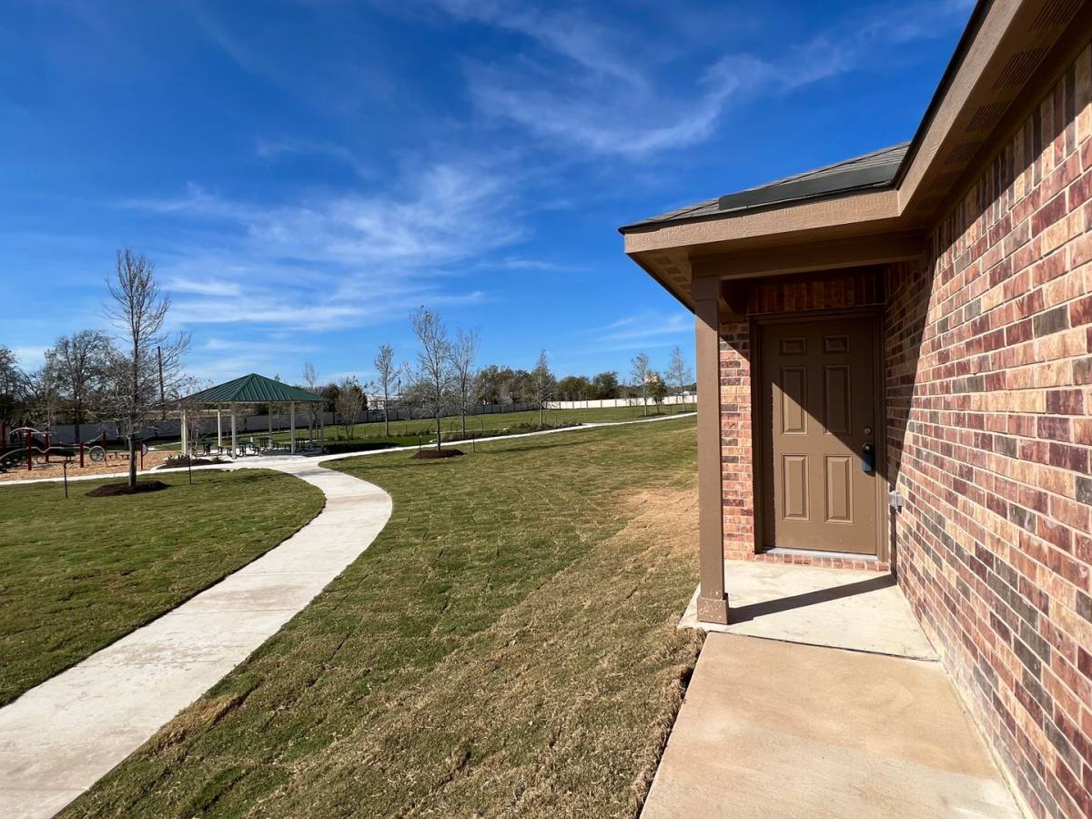 House for rent at 364 Crescent Park Dr, Jarrell, TX 76537