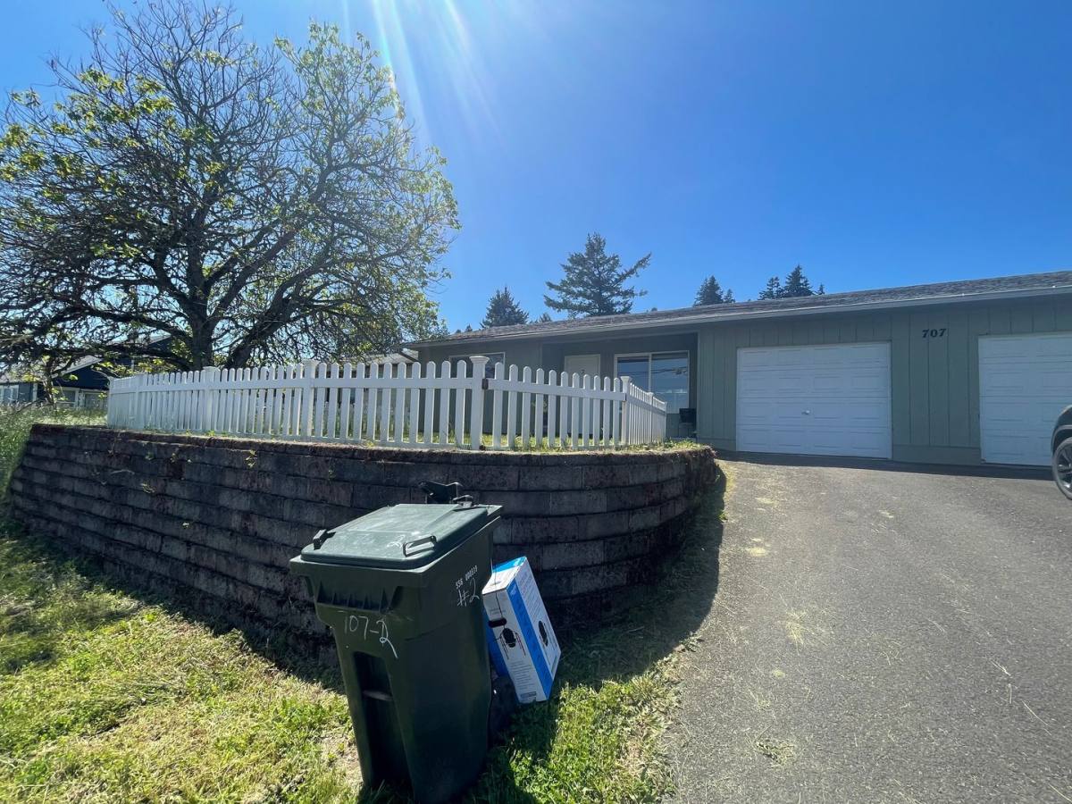 Apartment for rent at 707 Cedar St, Yoncalla, OR 97499