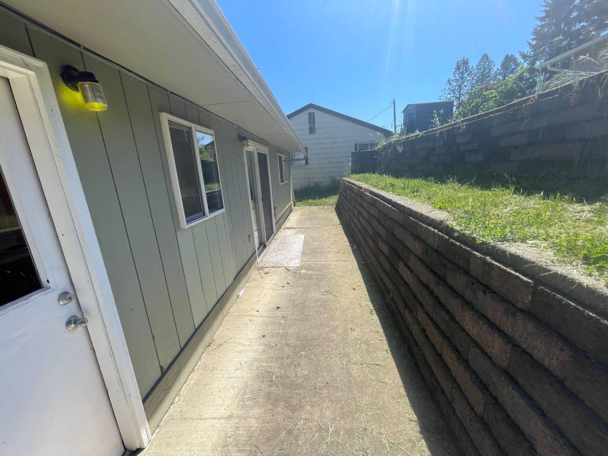 Apartment for rent at 707 Cedar St, Yoncalla, OR 97499