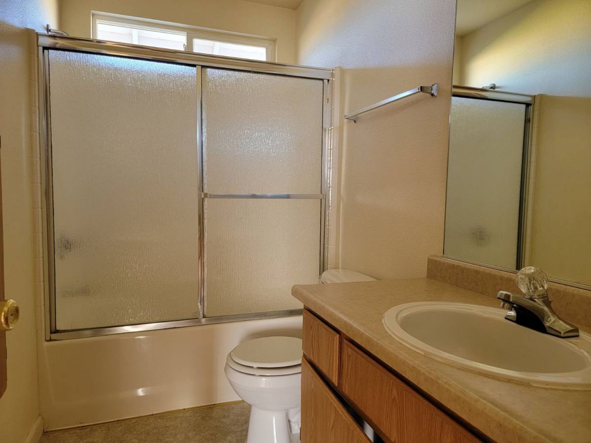 Apartment for rent at 2600 Shady Lane, Anderson, CA 96007