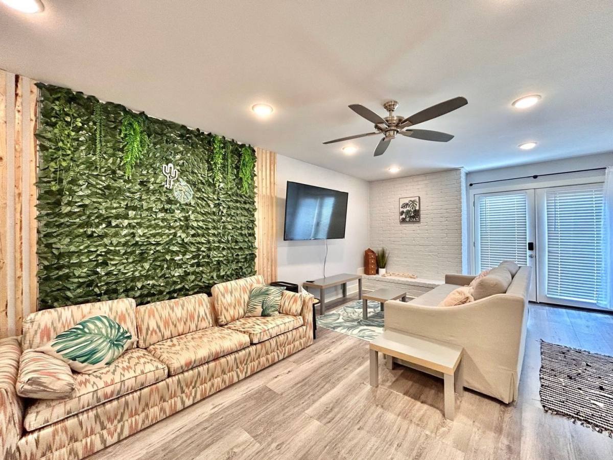 Condo for rent at 909 Reinli St, Austin, TX 78751