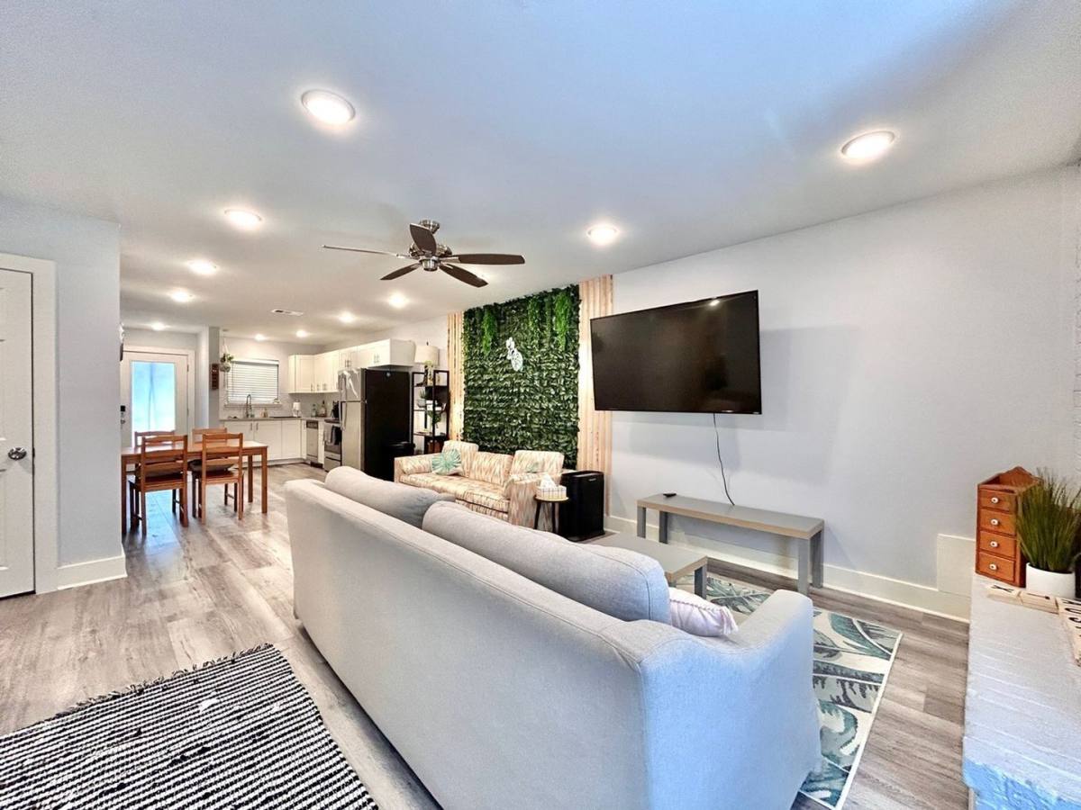 Condo for rent at 909 Reinli St, Austin, TX 78751
