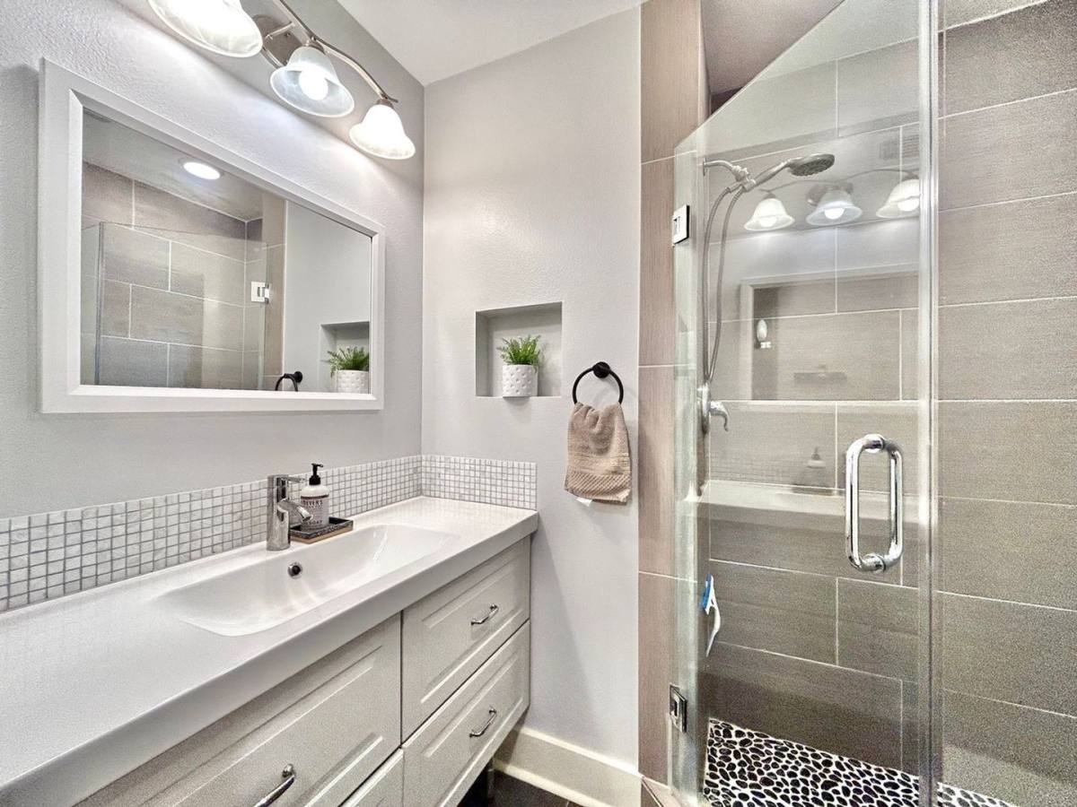 Condo for rent at 909 Reinli St, Austin, TX 78751
