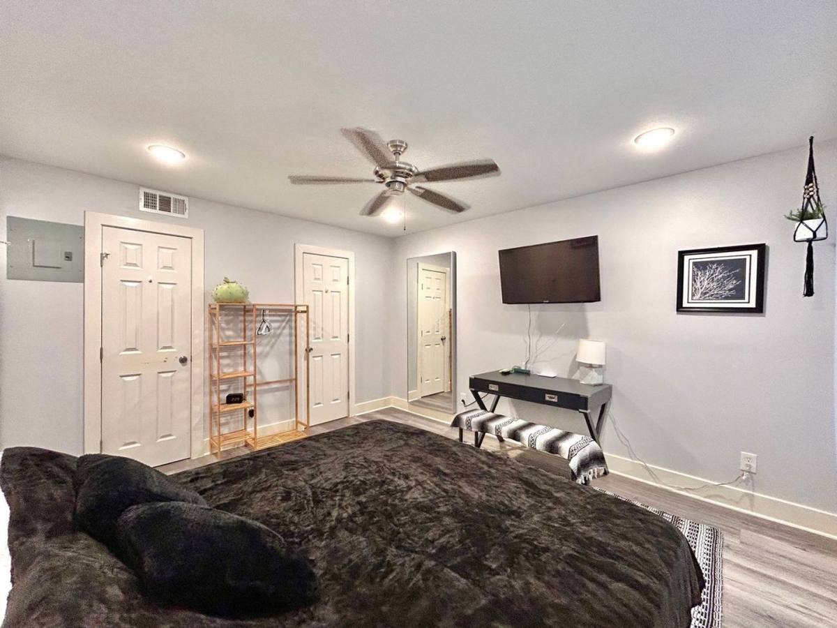 Condo for rent at 909 Reinli St, Austin, TX 78751