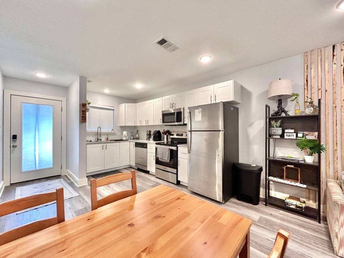 Condo for rent at 909 Reinli St, Austin, TX 78751