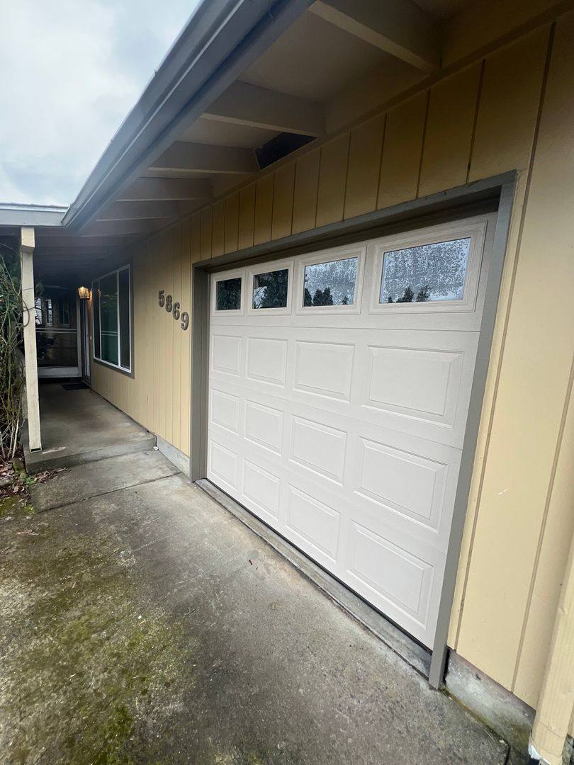 House for rent at 5869 G St, Springfield, OR 97478