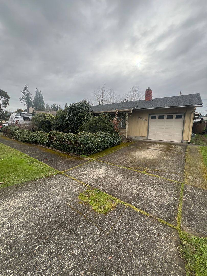 House for rent at 5869 G St, Springfield, OR 97478