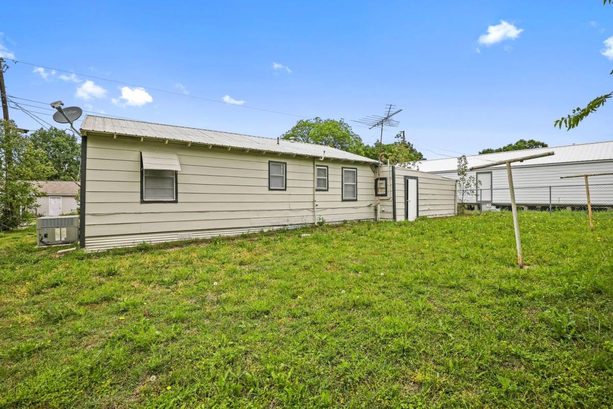 House for rent at 303 Davis St, Blue Ridge, TX 75424