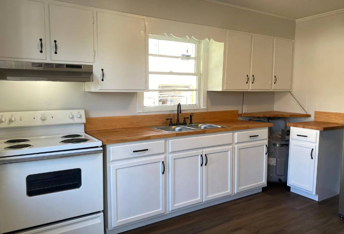 Apartment for rent at 590-594 N St, Newport, TN 37821