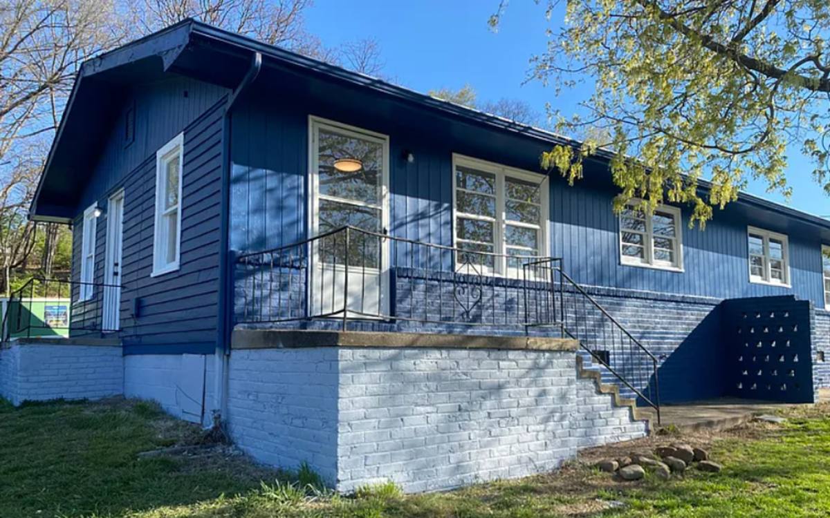 Apartment for rent at 590-594 N St, Newport, TN 37821