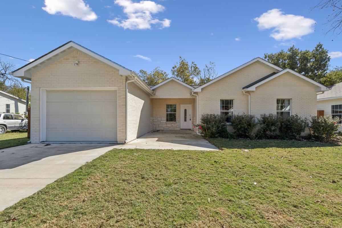 House for rent at 1218 E James St, Cleburne, TX 76031