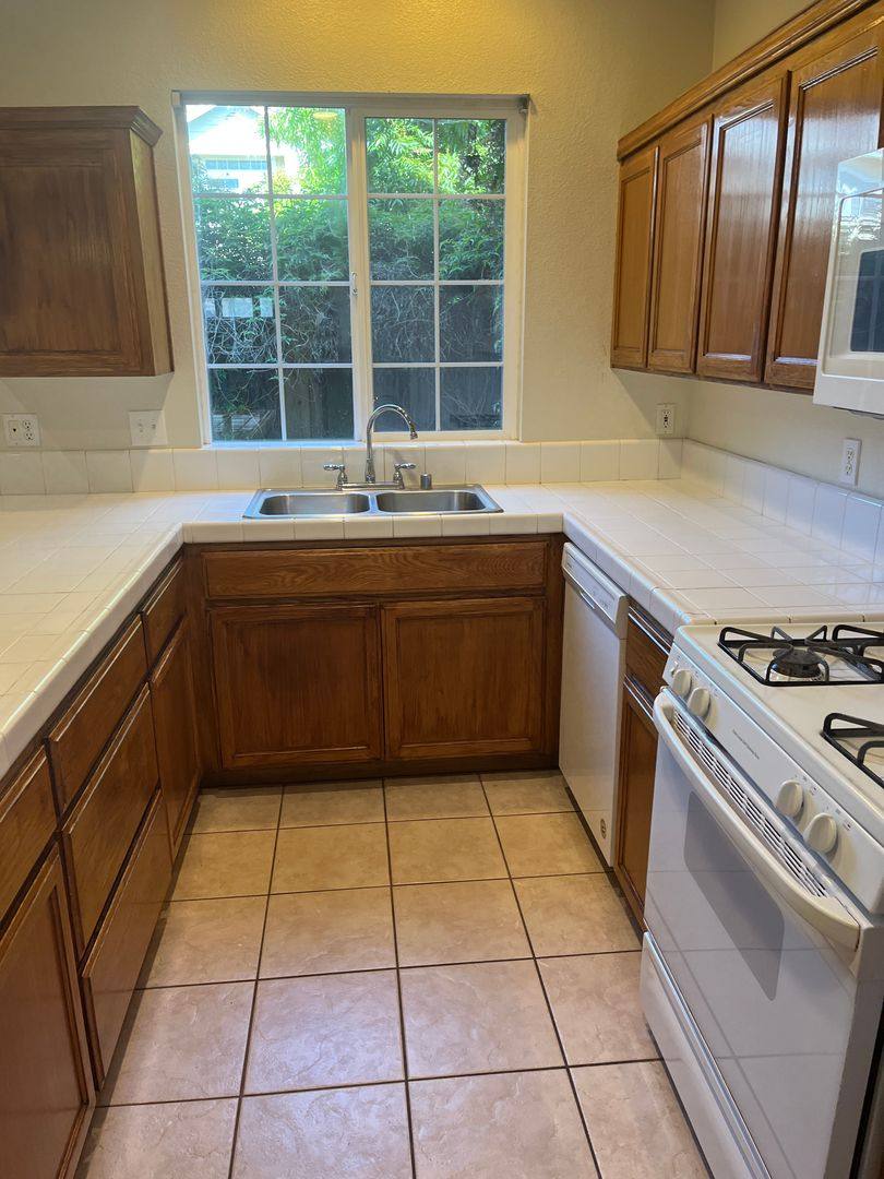 Townhouse for rent at 6 Chappell Loop, Freedom, CA 95019