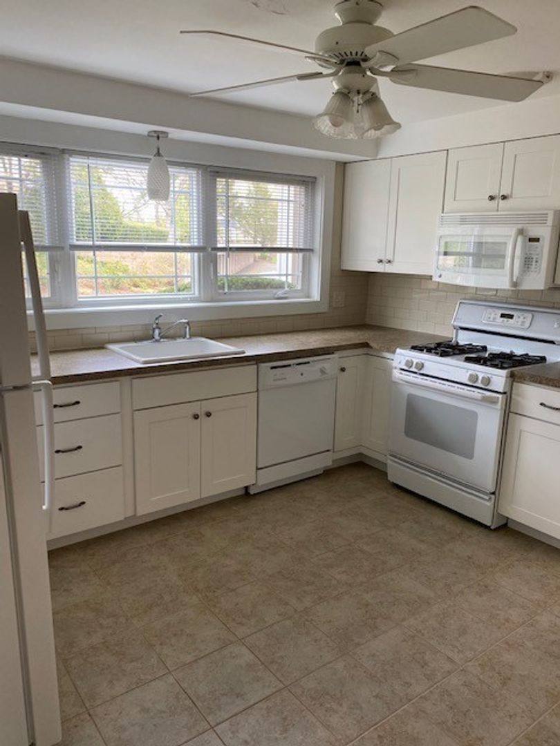 Apartment for rent at 1047 Whitney Ave, Hamden, CT 06517