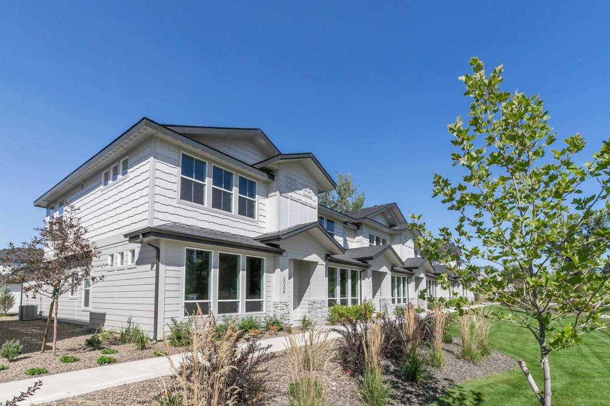 Townhouse for rent at 6077 N Tarako Ave, Garden City, ID 83714
