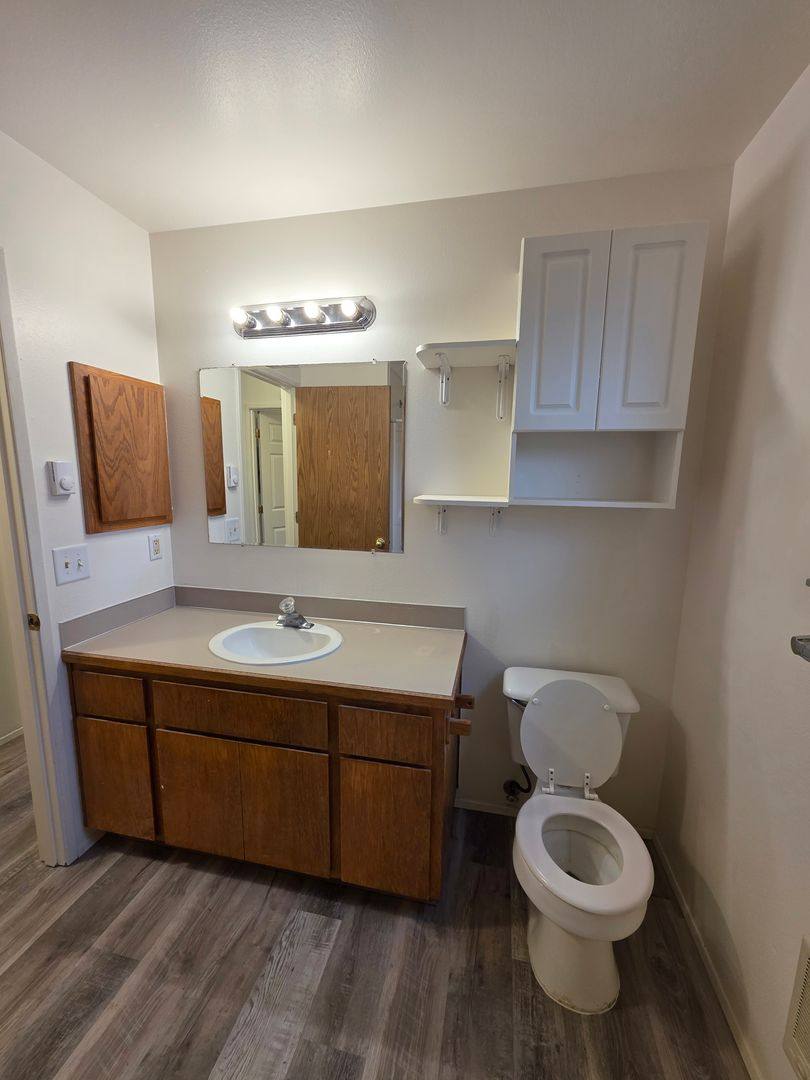 Apartment for rent at 421 423 S, Springfield, OR 97478