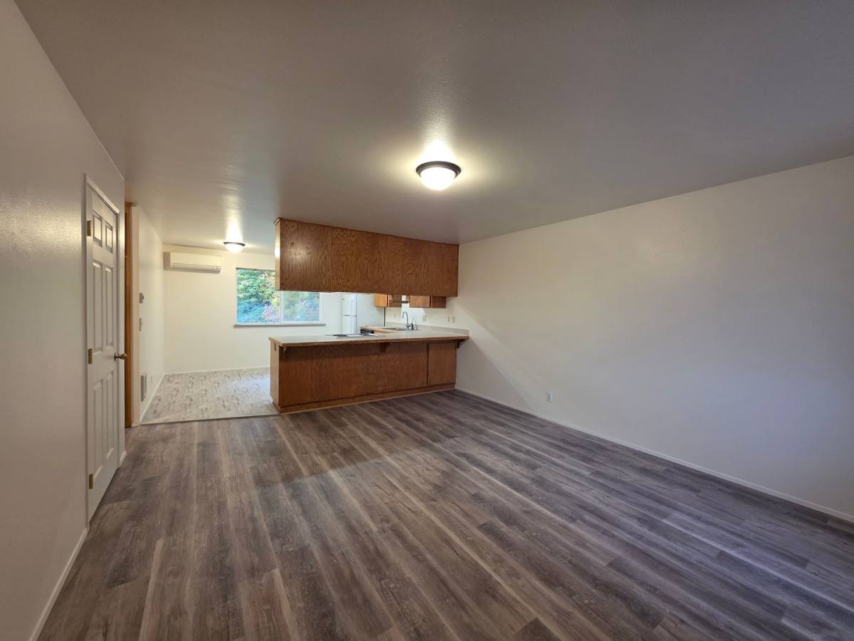 Apartment for rent at 421 423 S, Springfield, OR 97478