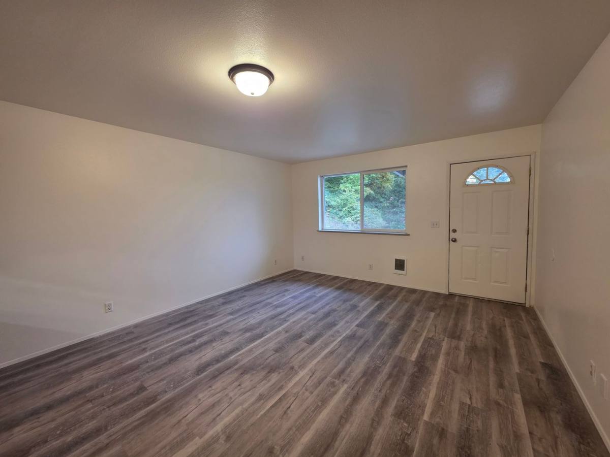 Apartment for rent at 421 423 S, Springfield, OR 97478