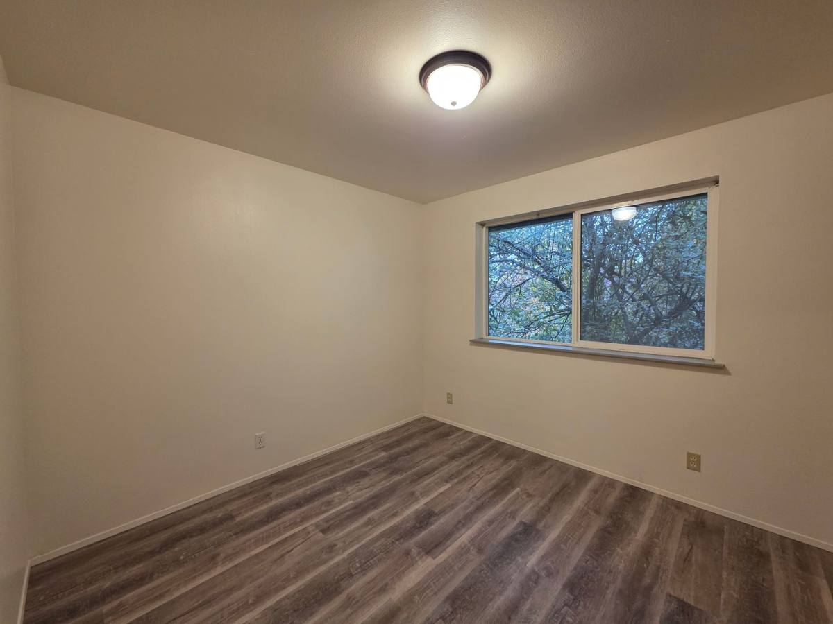 Apartment for rent at 421 423 S, Springfield, OR 97478