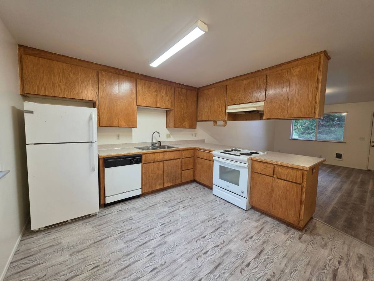 Apartment for rent at 421 423 S, Springfield, OR 97478