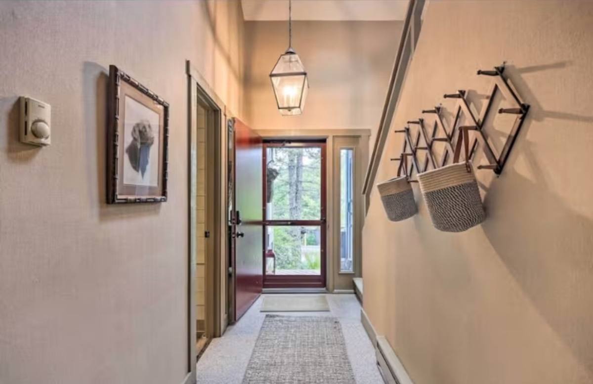 Townhouse for rent at 44 Snow Plow Hill, Lake Harmony, PA 18624