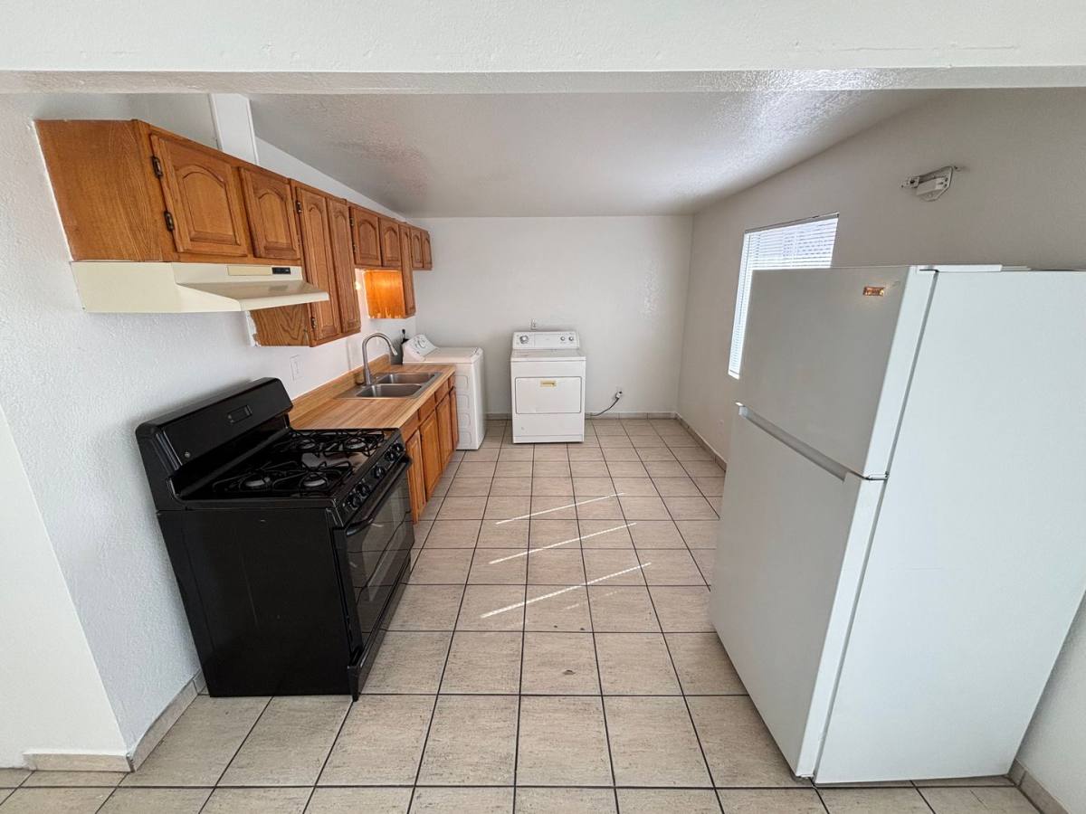 Apartment for rent at 900 H St, Las Vegas, NV 89106