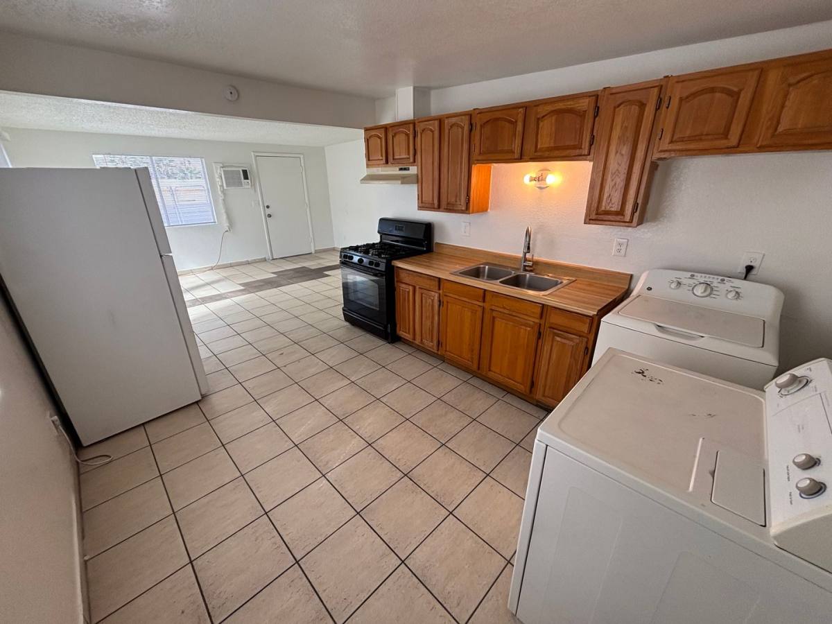 Apartment for rent at 900 H St, Las Vegas, NV 89106