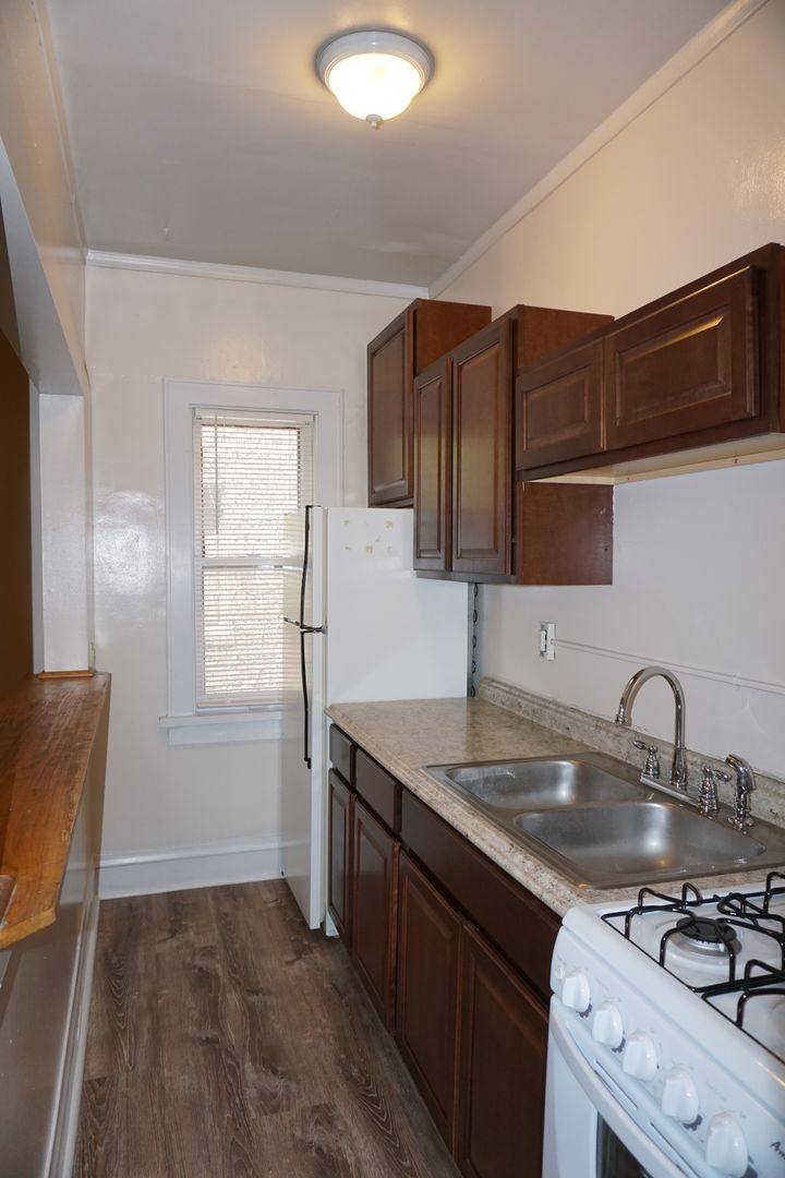 Apartment for rent at 14 Oak Grove St, Minneapolis, MN 55403