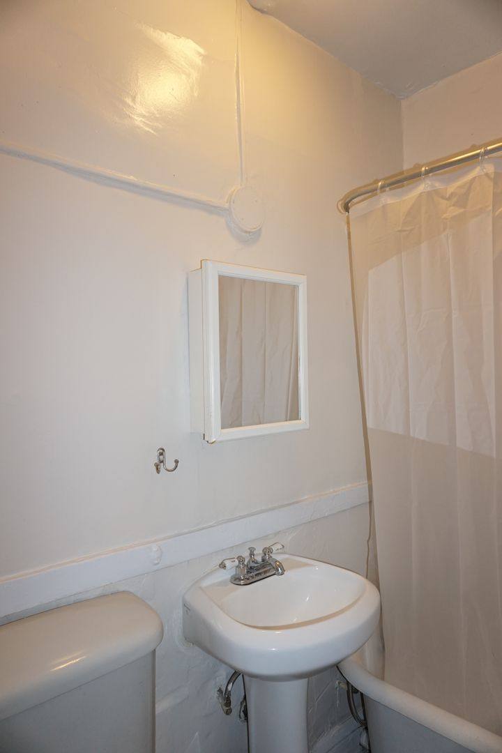 Apartment for rent at 14 Oak Grove St, Minneapolis, MN 55403