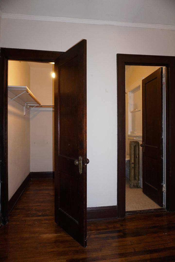 Apartment for rent at 14 Oak Grove St, Minneapolis, MN 55403