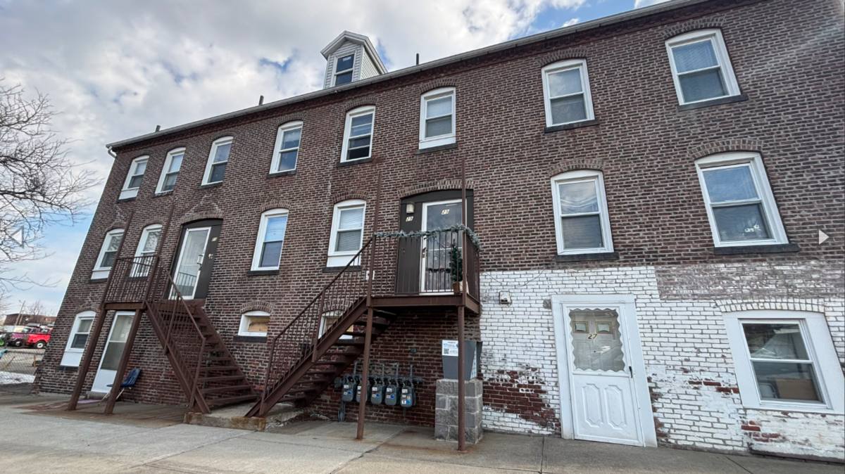 Apartment for rent at 21 W St, Chicopee, MA 01013