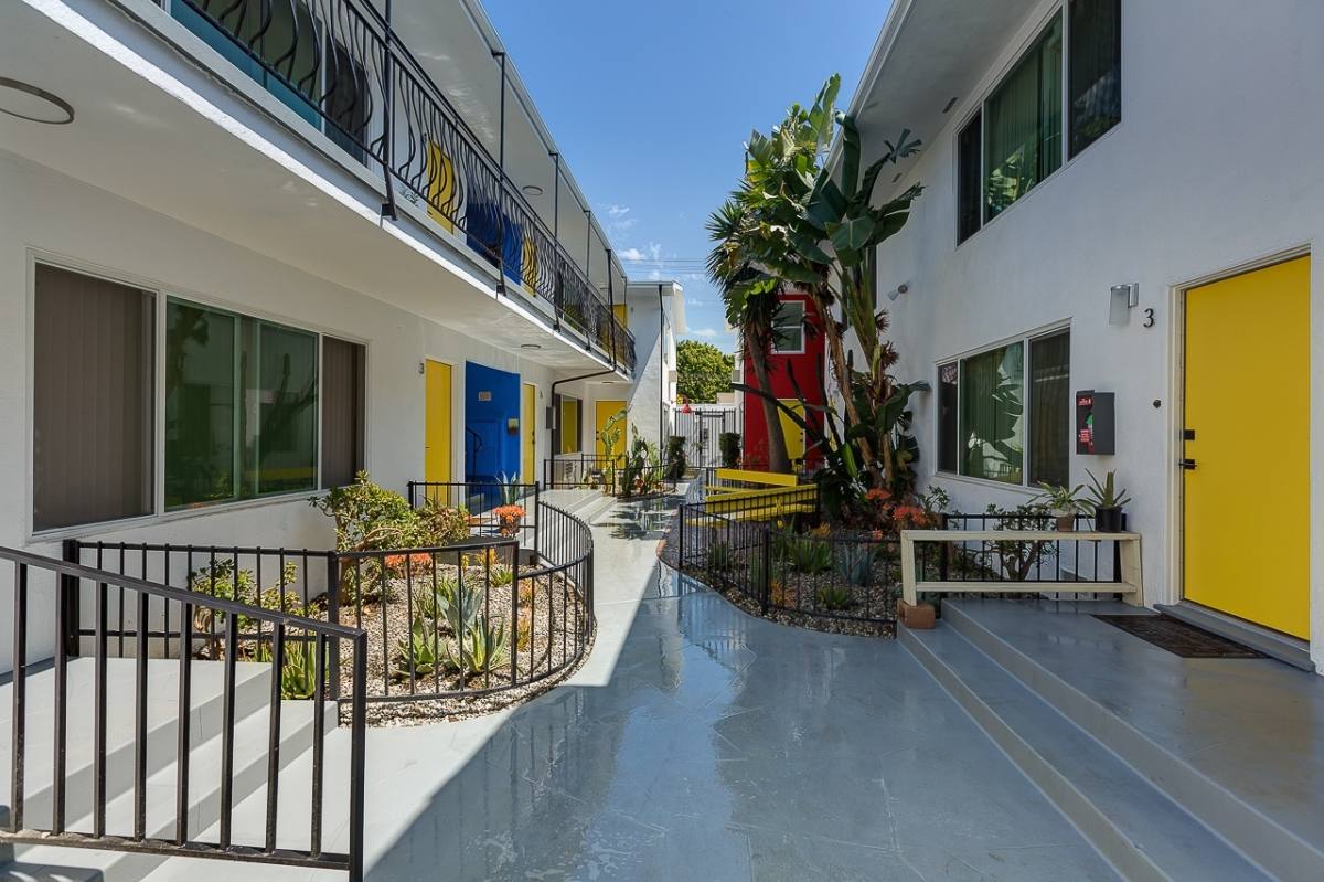 Apartment for rent at 1850-54 Pine Ave, Long Beach, CA 90806