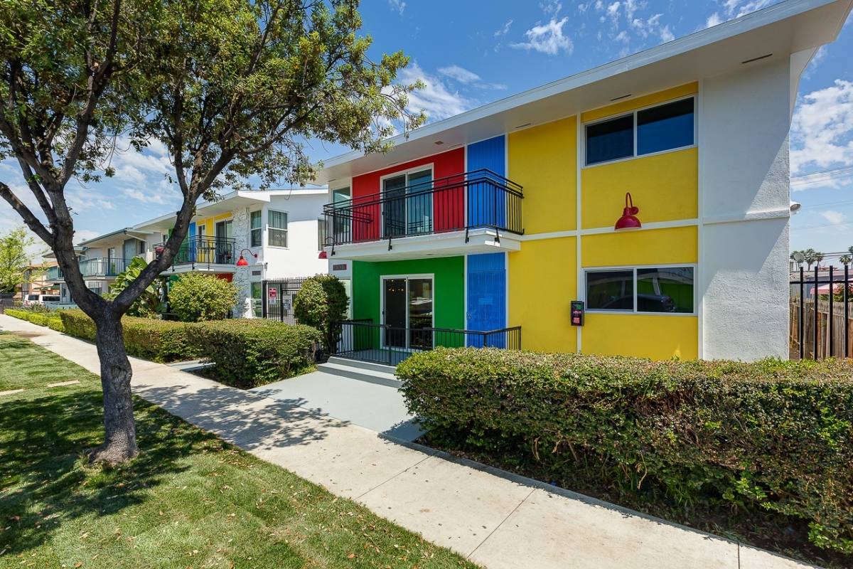 Apartment for rent at 1850-54 Pine Ave, Long Beach, CA 90806