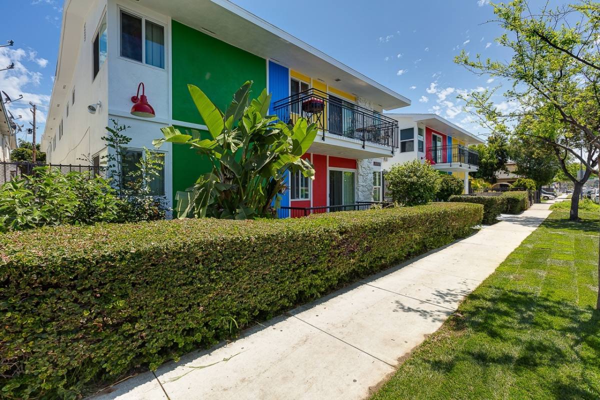 Apartment for rent at 1850-54 Pine Ave, Long Beach, CA 90806