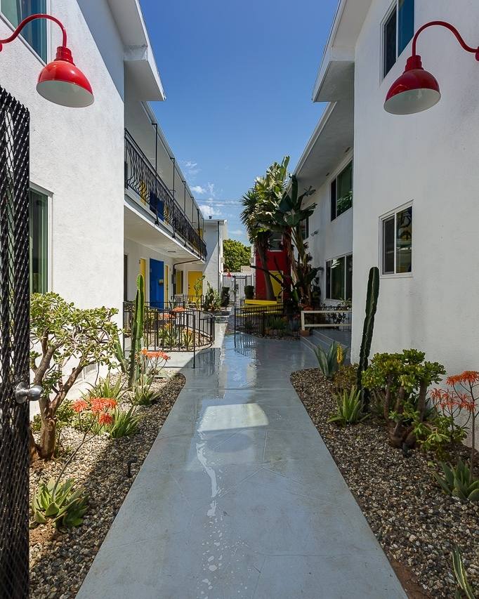 Apartment for rent at 1850-54 Pine Ave, Long Beach, CA 90806