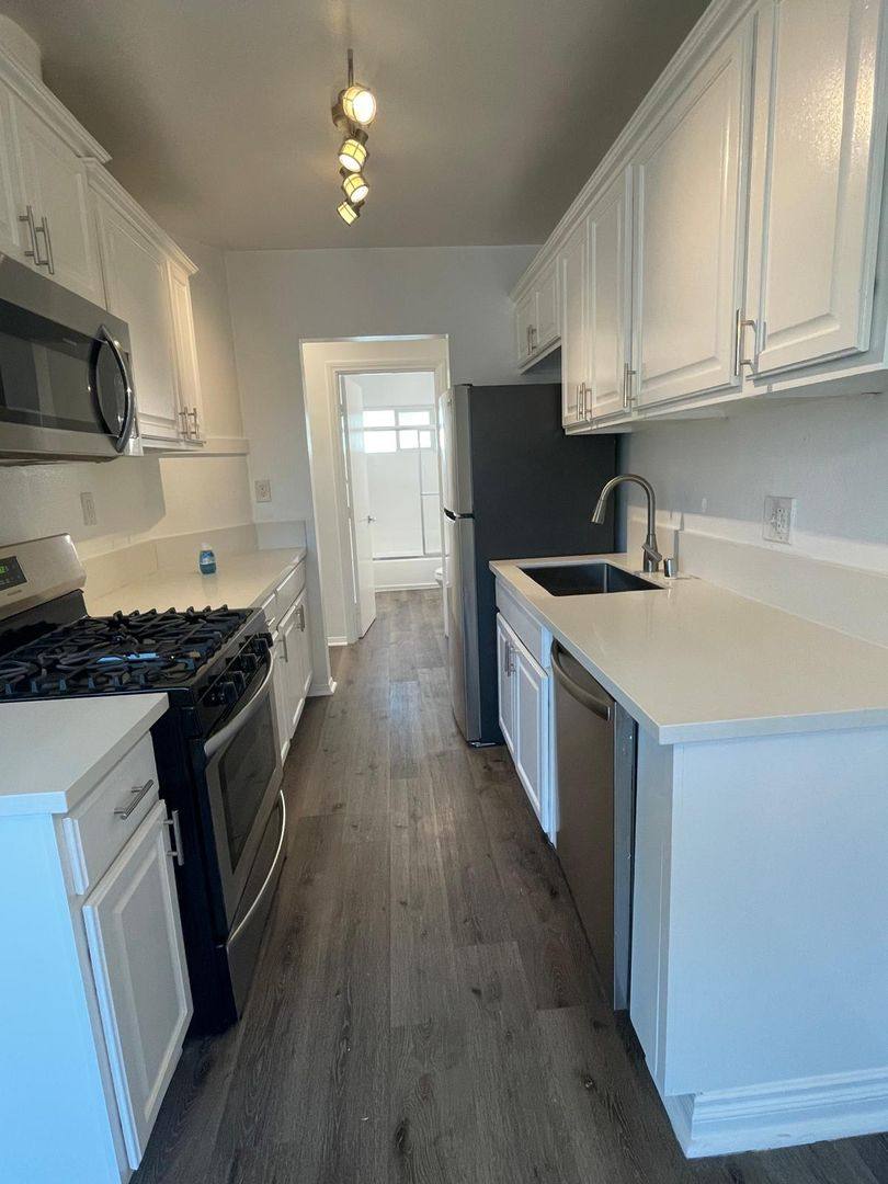 Apartment for rent at 1850-54 Pine Ave, Long Beach, CA 90806