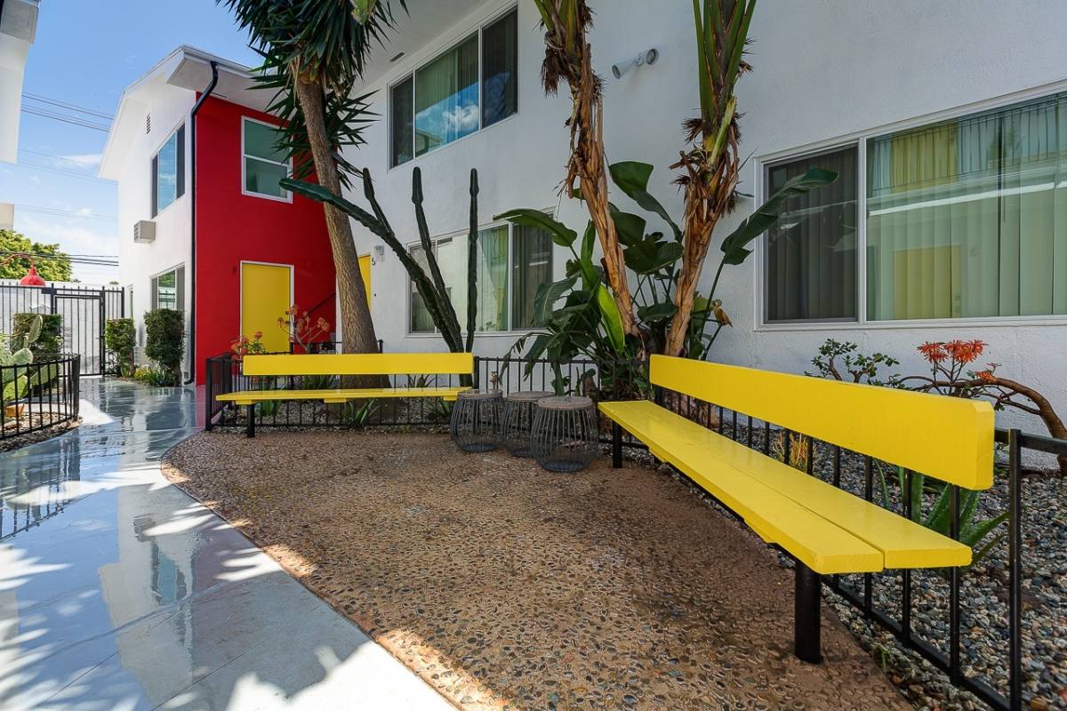 Apartment for rent at 1850-54 Pine Ave, Long Beach, CA 90806