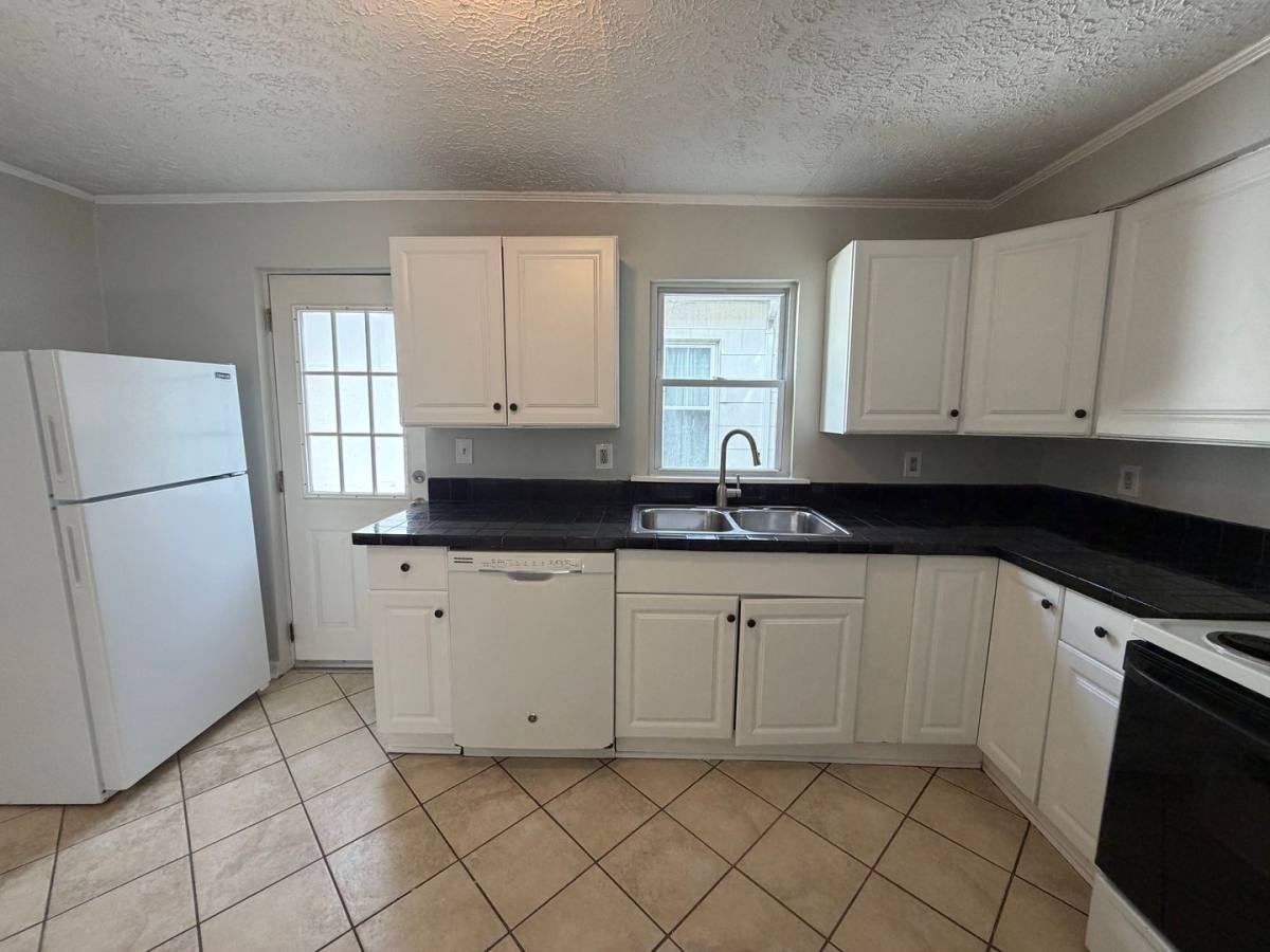 House for rent at 6103 W Clinton Ave, Cleveland, OH 44102