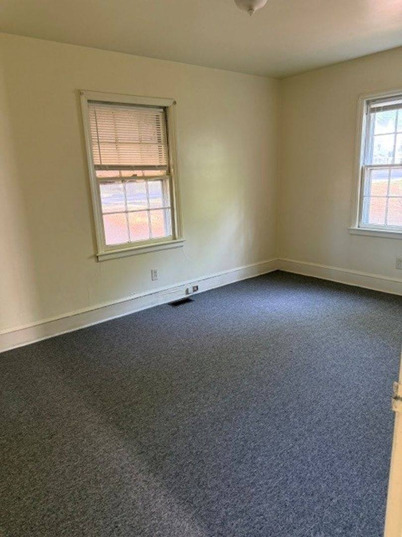 House for rent at 1901 Ashley Rd, Charlotte, NC 28208