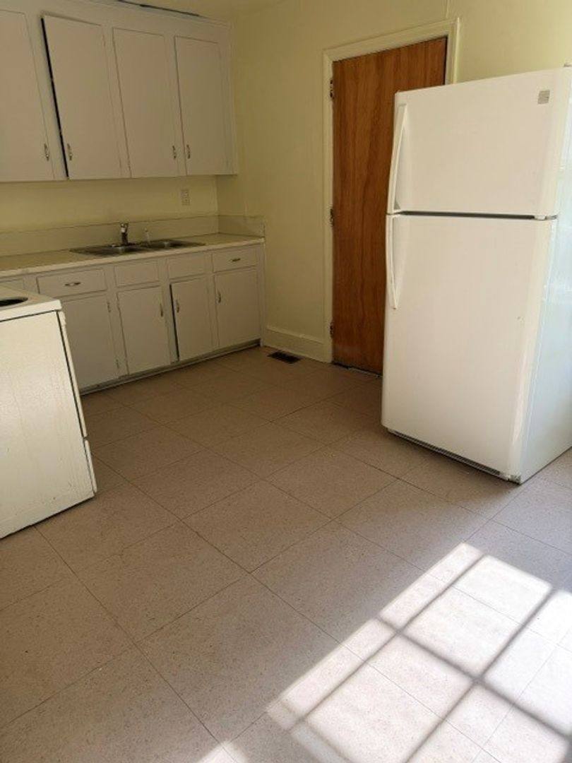 House for rent at 1901 Ashley Rd, Charlotte, NC 28208
