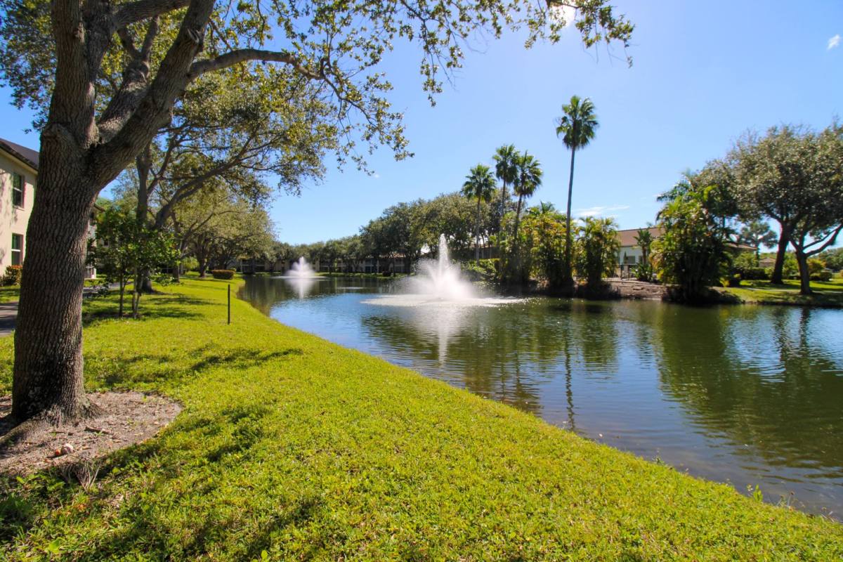 House for rent at 600 Diamond Circle, Naples, FL 34110