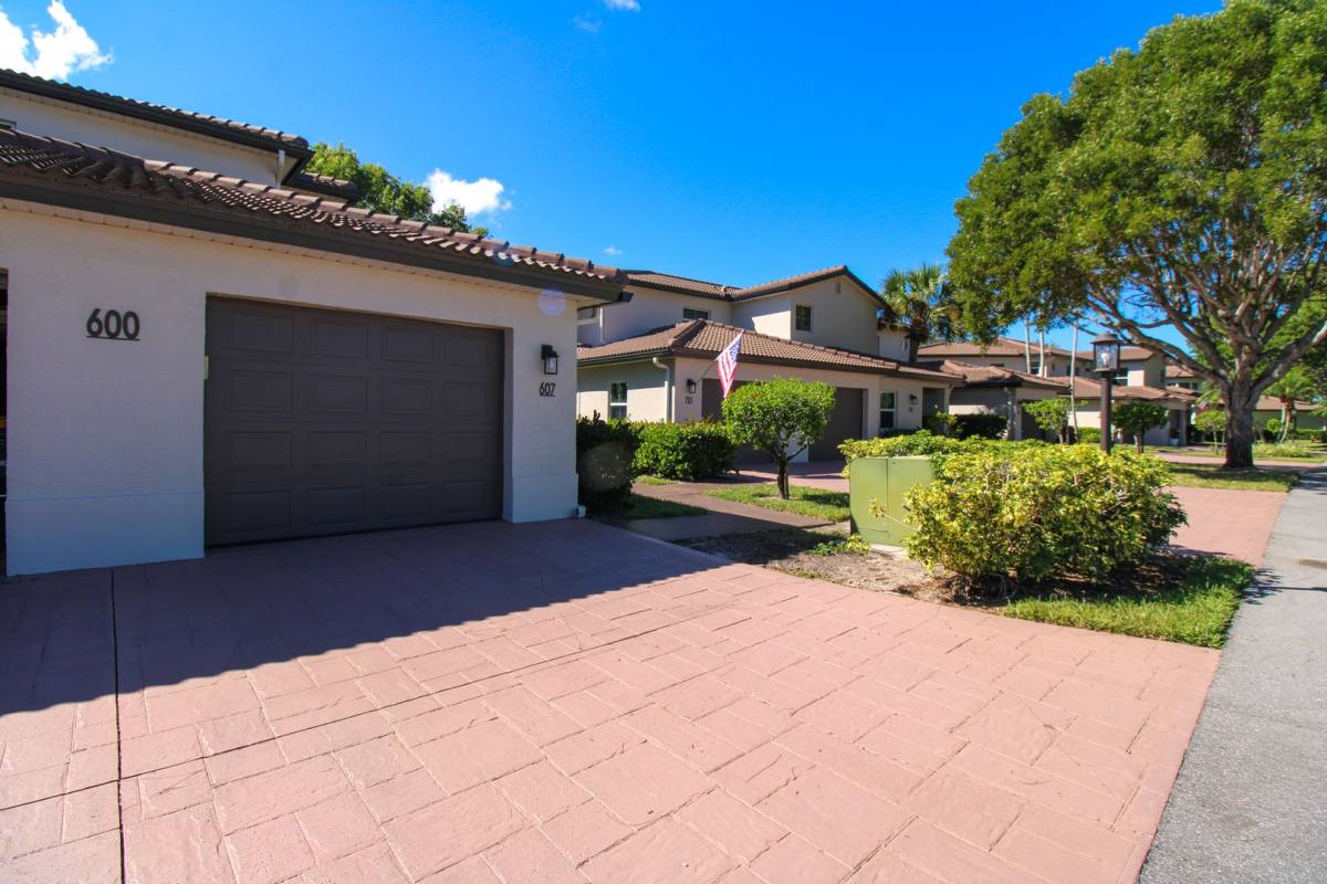 House for rent at 600 Diamond Circle, Naples, FL 34110