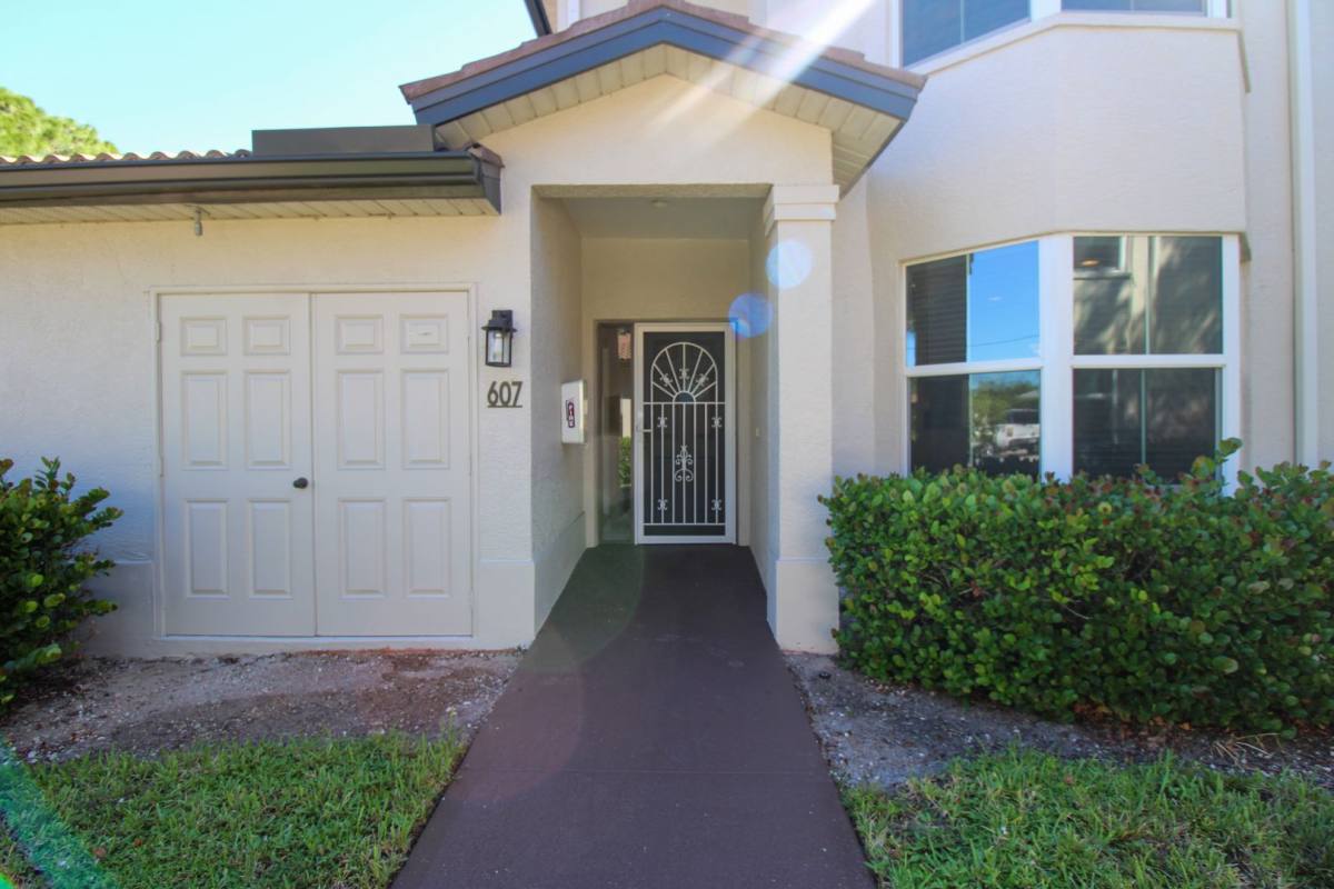 House for rent at 600 Diamond Circle, Naples, FL 34110