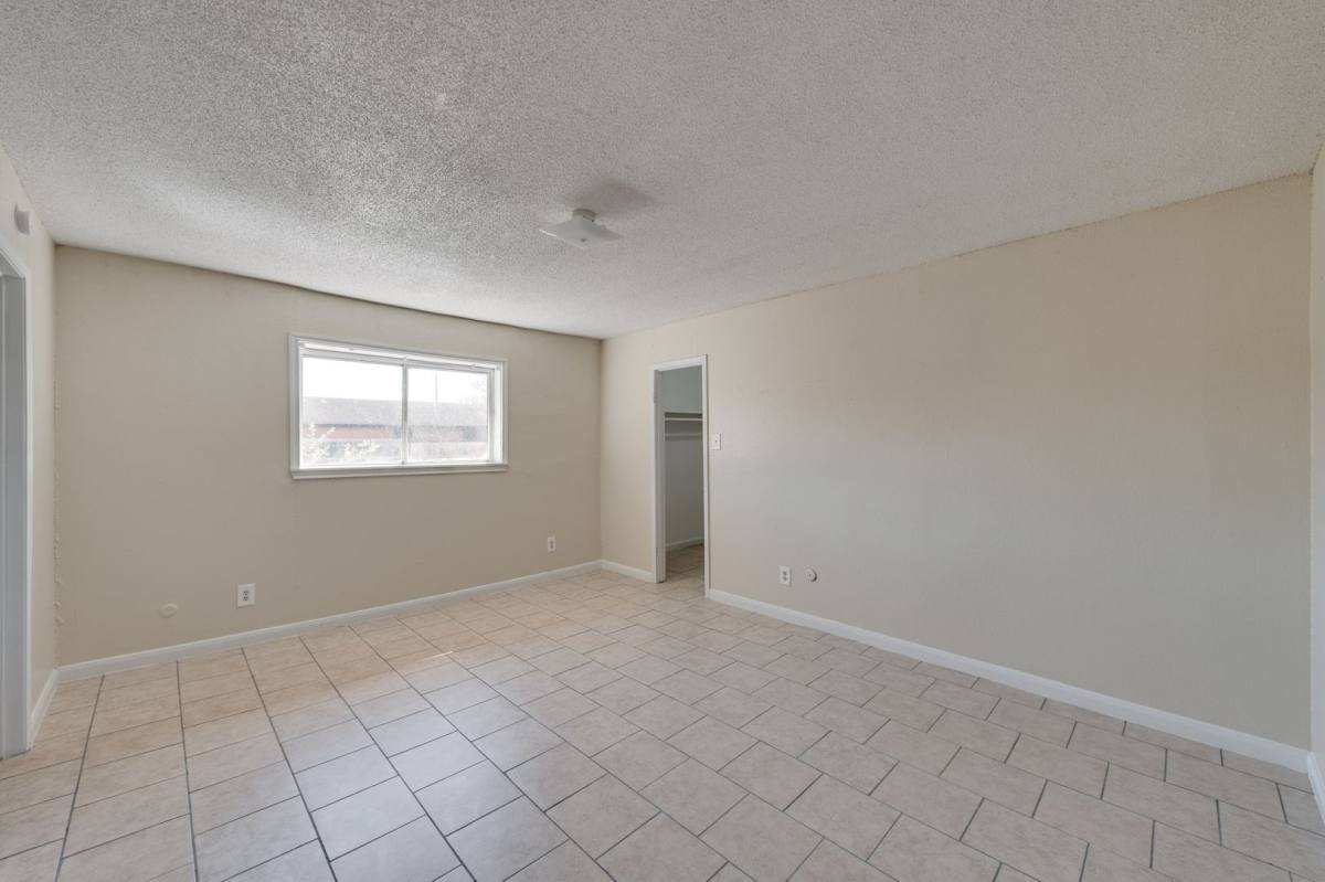 Apartment for rent at 6120 Bellaire Blvd, Houston, TX 77081