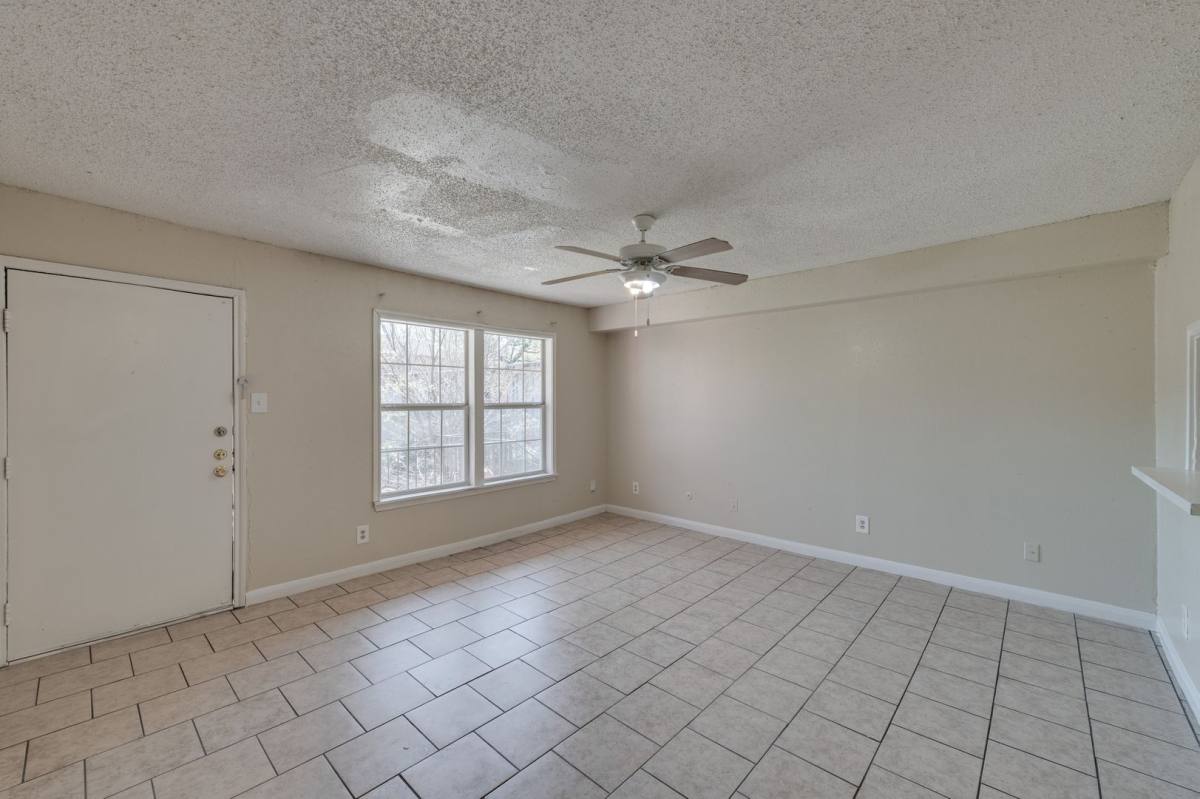 Apartment for rent at 6120 Bellaire Blvd, Houston, TX 77081
