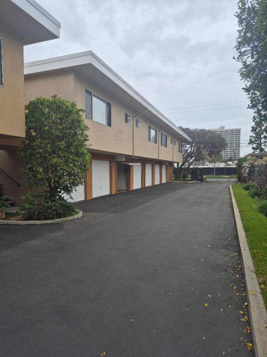 Apartment for rent at 1917, 1919 & 1921 Maple Ave, Costa Mesa, CA 92627