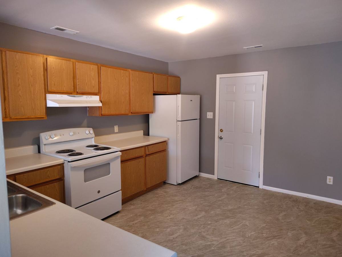 Townhouse for rent at 995 W Pueblo Dr, Jacksonville, NC 28546