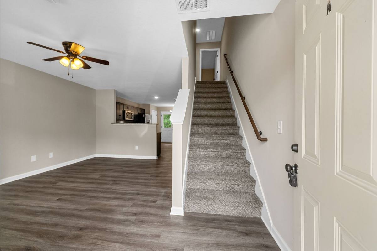 Apartment for rent at 431 Glenstone Springs Rd, Clarksville, TN 37043