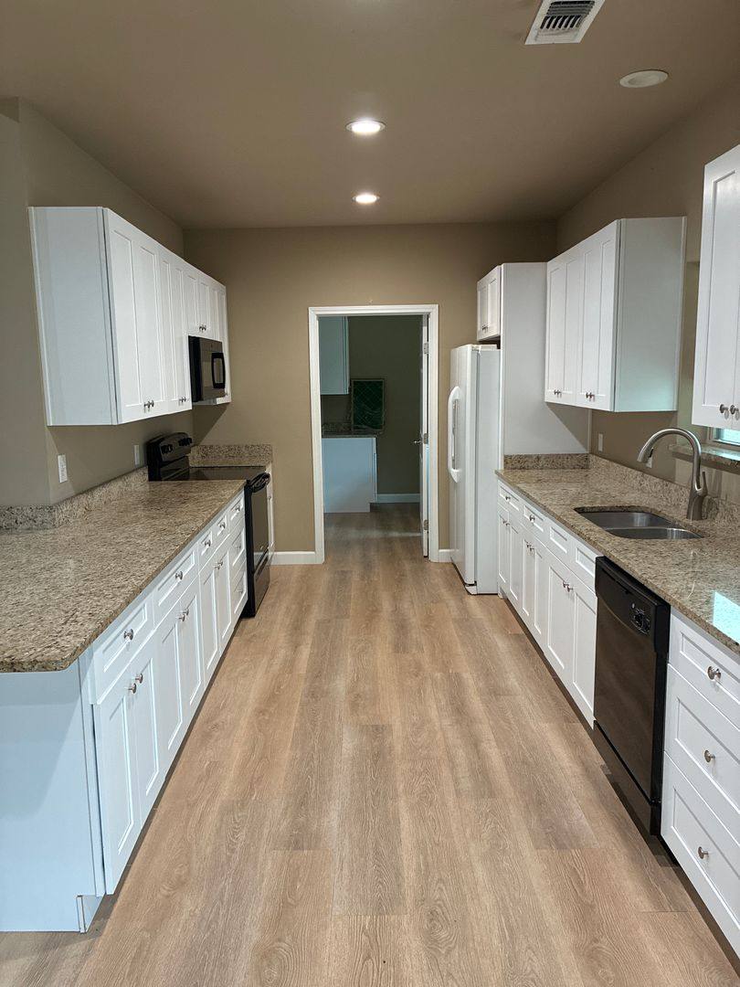 House for rent at 373 Cross Rd, Kingsbury, TX 78638