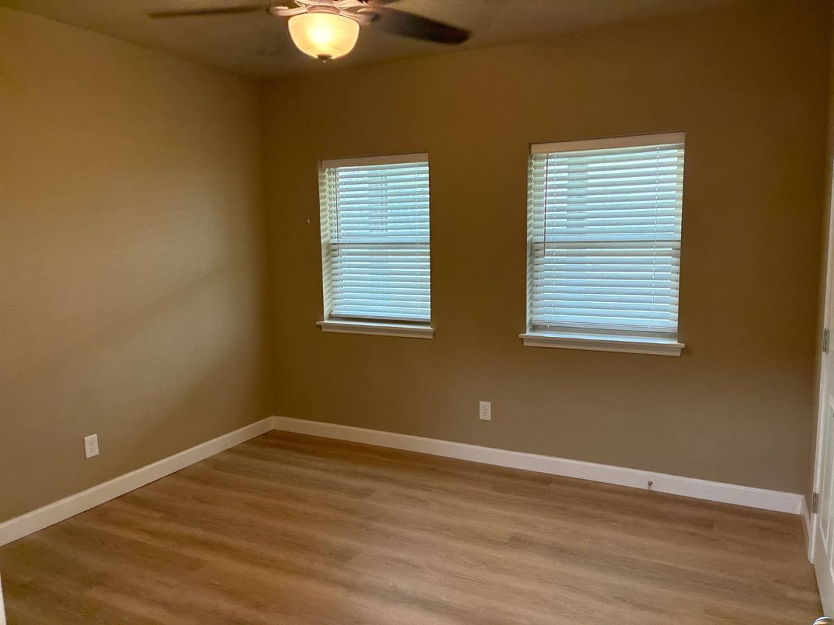 House for rent at 373 Cross Rd, Kingsbury, TX 78638