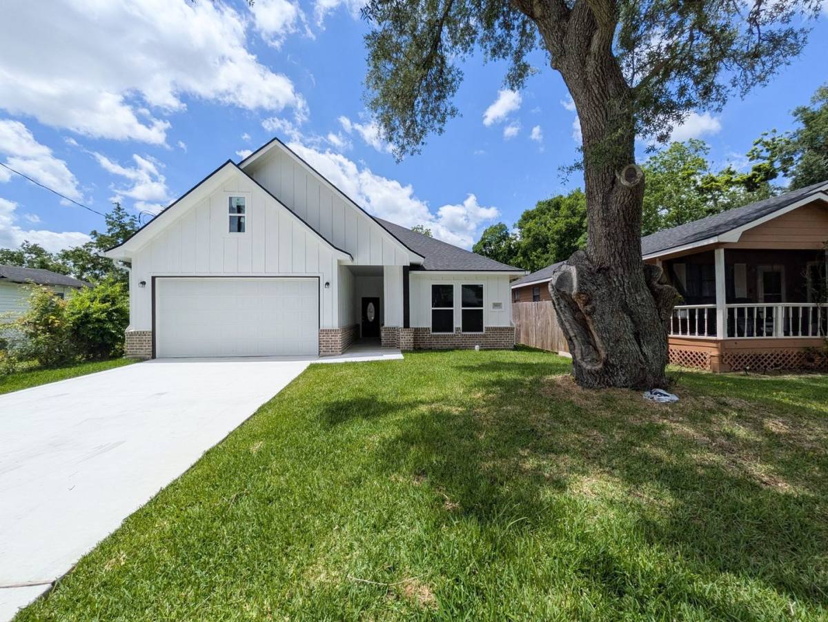 House for rent at 1903 19th St, Nederland, TX 77627